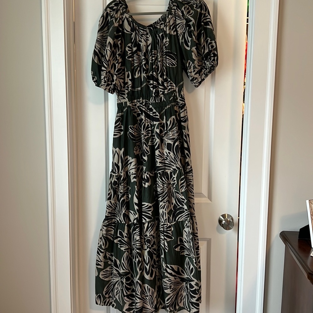 Gorgeous maxi dress!